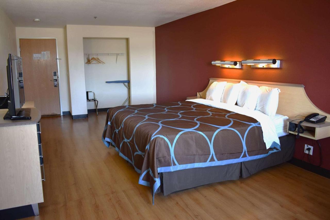 King Room with Roll-in Shower - Mobility Access/Non-Smoking,1276163950:JPEG